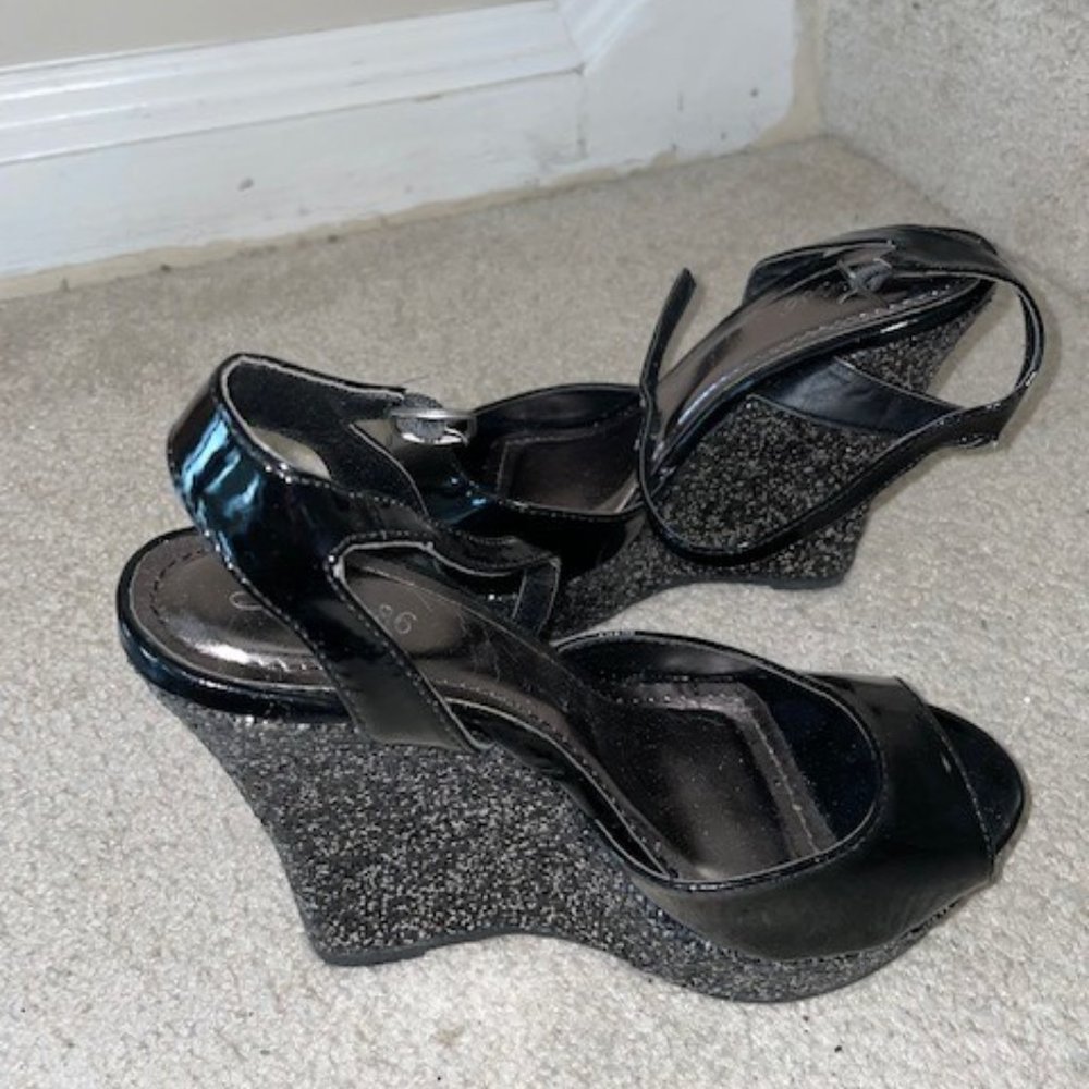 Society 86 Black patent leather wedge sz 6